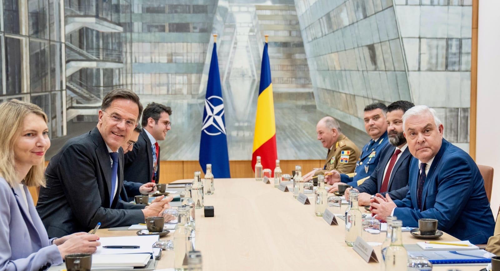 Întrevedere între ministrul apărării naționale, Angel Tîlvăr și Secretarul General NATO, Mark Rutte